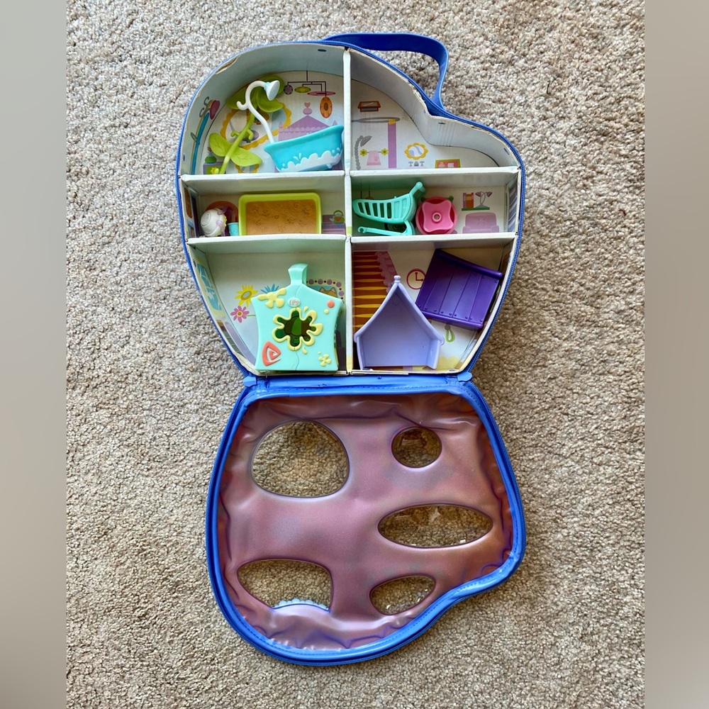 Littlest Pet Shop Carrying Storage Case with Accessories - Picture 9 of 15
